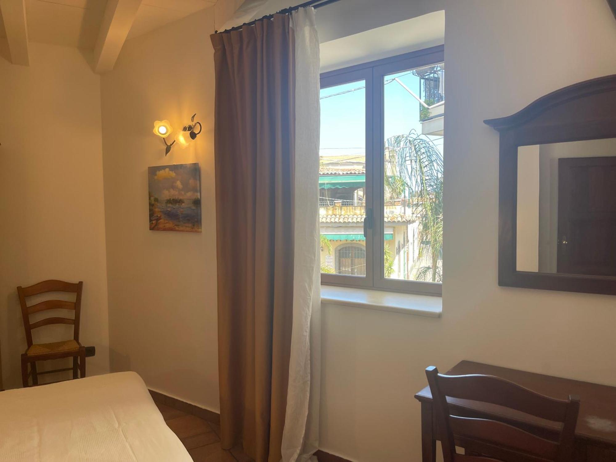 Hotel Capomulini 3 Stelle Acireale Ngoại thất bức ảnh