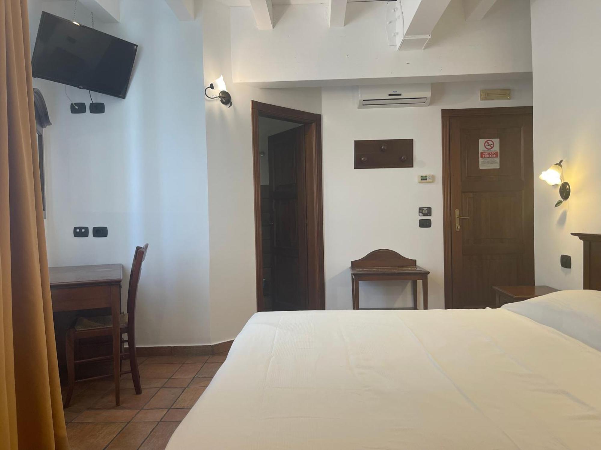 Hotel Capomulini 3 Stelle Acireale Ngoại thất bức ảnh