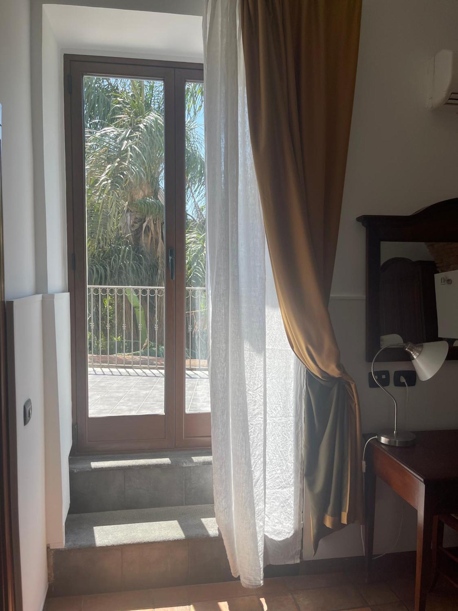 Hotel Capomulini 3 Stelle Acireale Ngoại thất bức ảnh