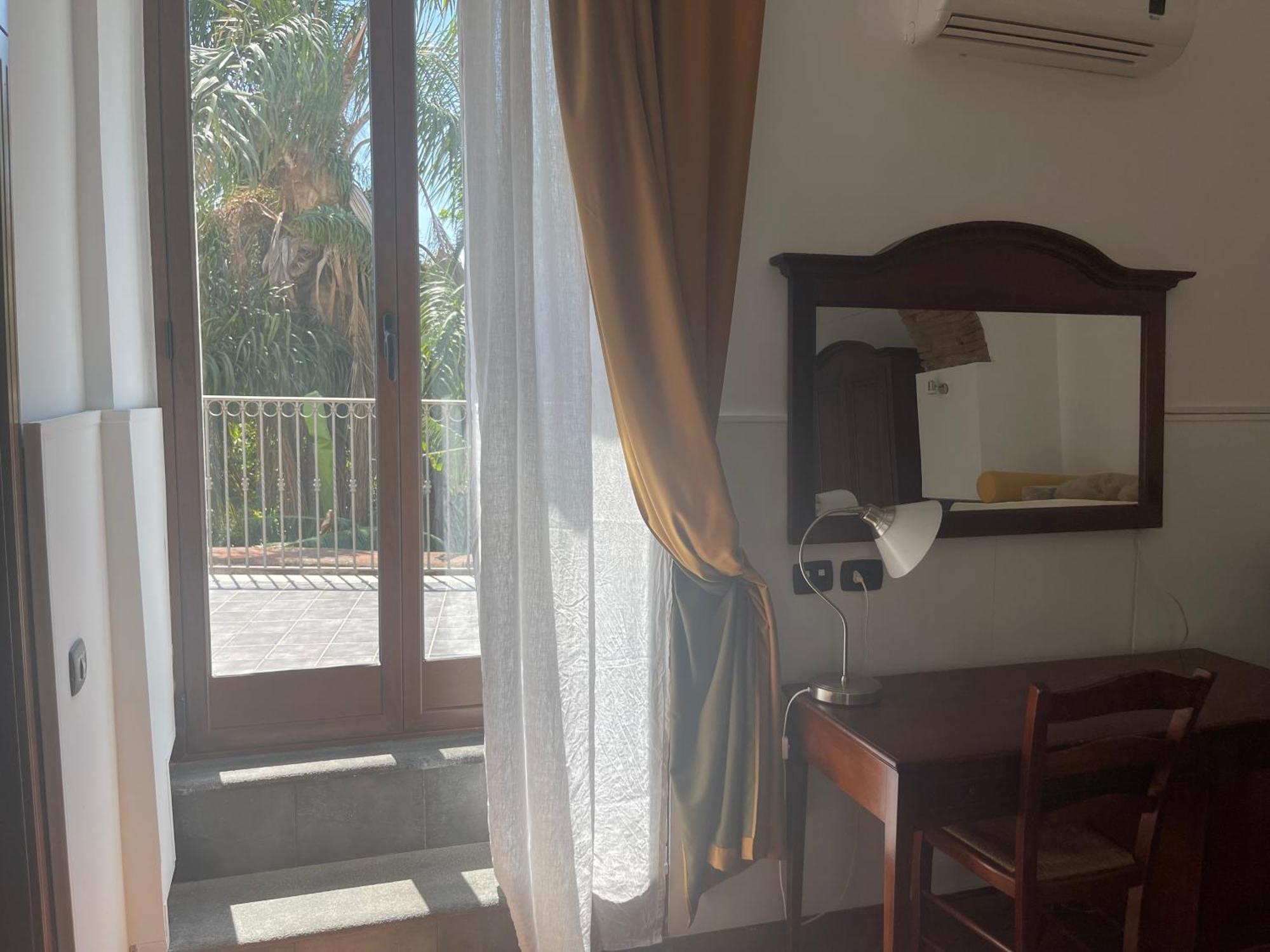 Hotel Capomulini 3 Stelle Acireale Ngoại thất bức ảnh
